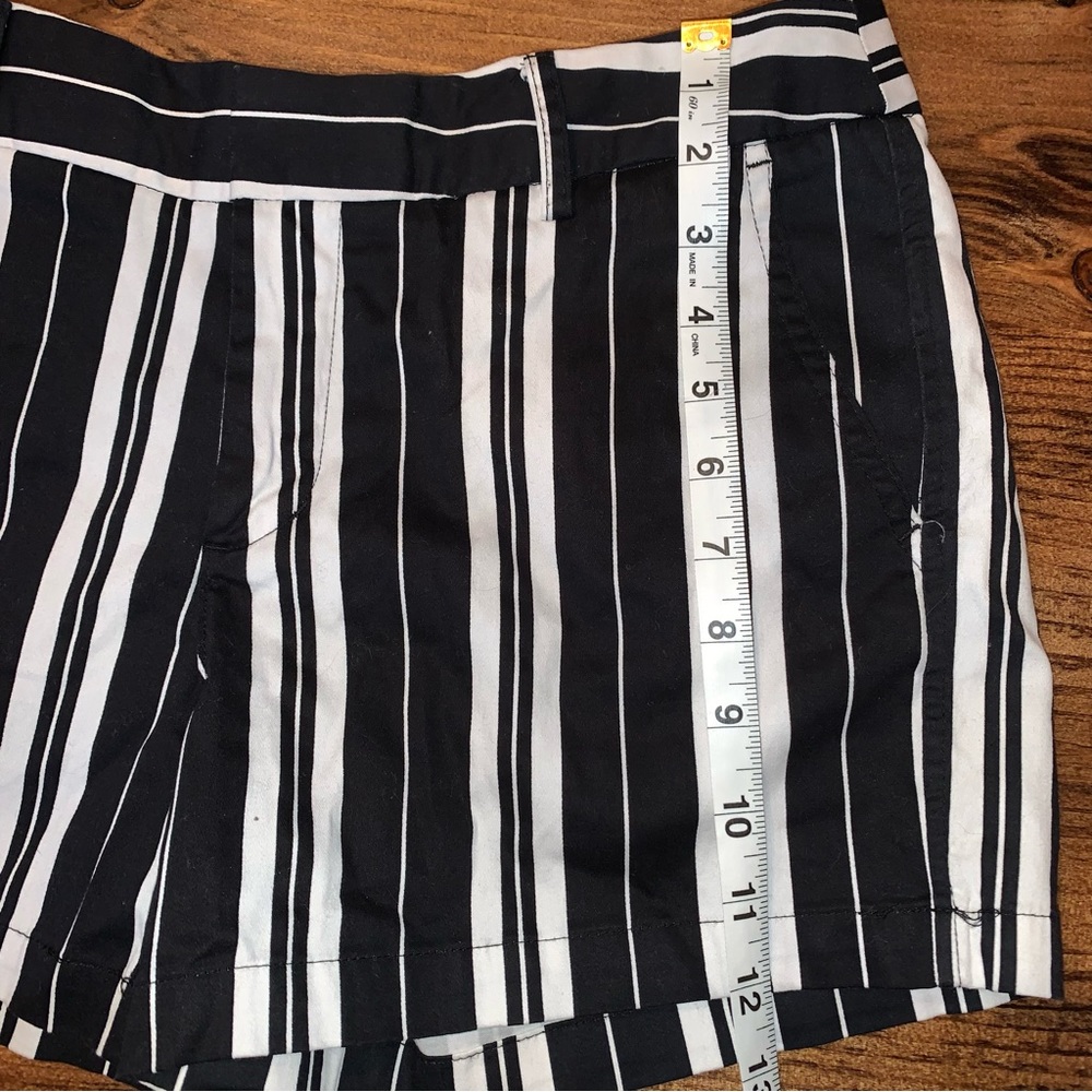 Jones New York Chino Shorts - Picture 3 of 5